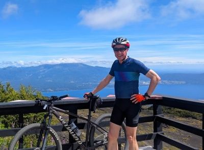 Peter Carey Cycling on the  tour with redspokes